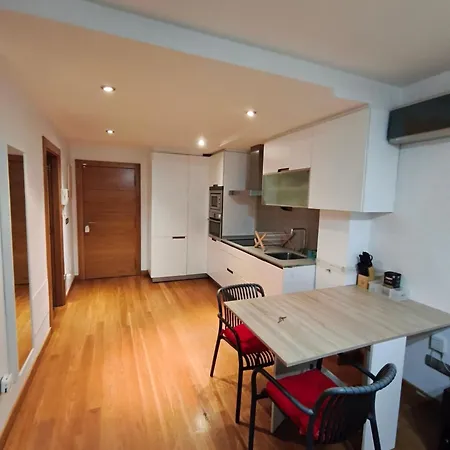 Pleno Centro, 5 Minutos Casco Vello, 400 Metros Estacion Ave Vigo