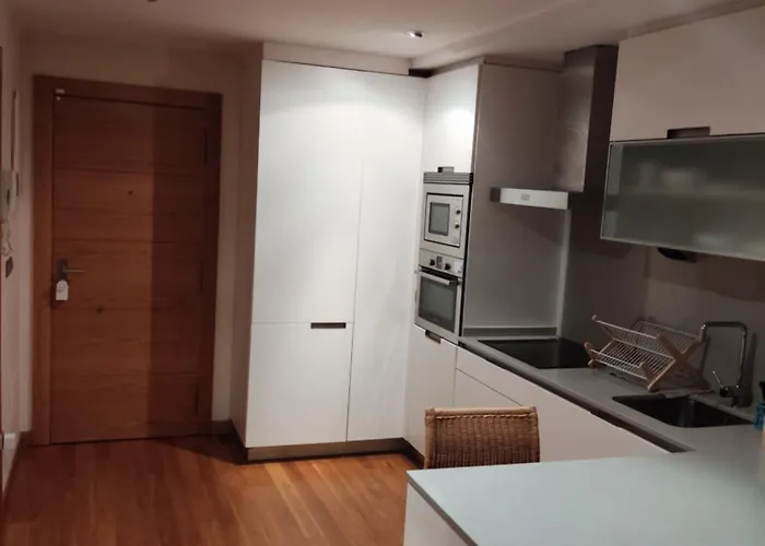 Pleno Centro, 5 Minutos Casco Vello, 400 Metros Estacion Ave *